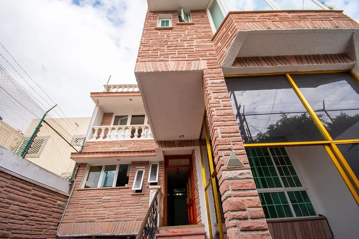 Casa en venta en La Romana, Tlalnepantla de Baz — foto 1 de 41