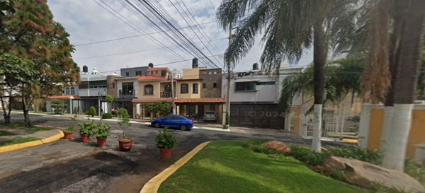 Casa en venta en Colinas del Rey, Zapopan — foto 2 de 10