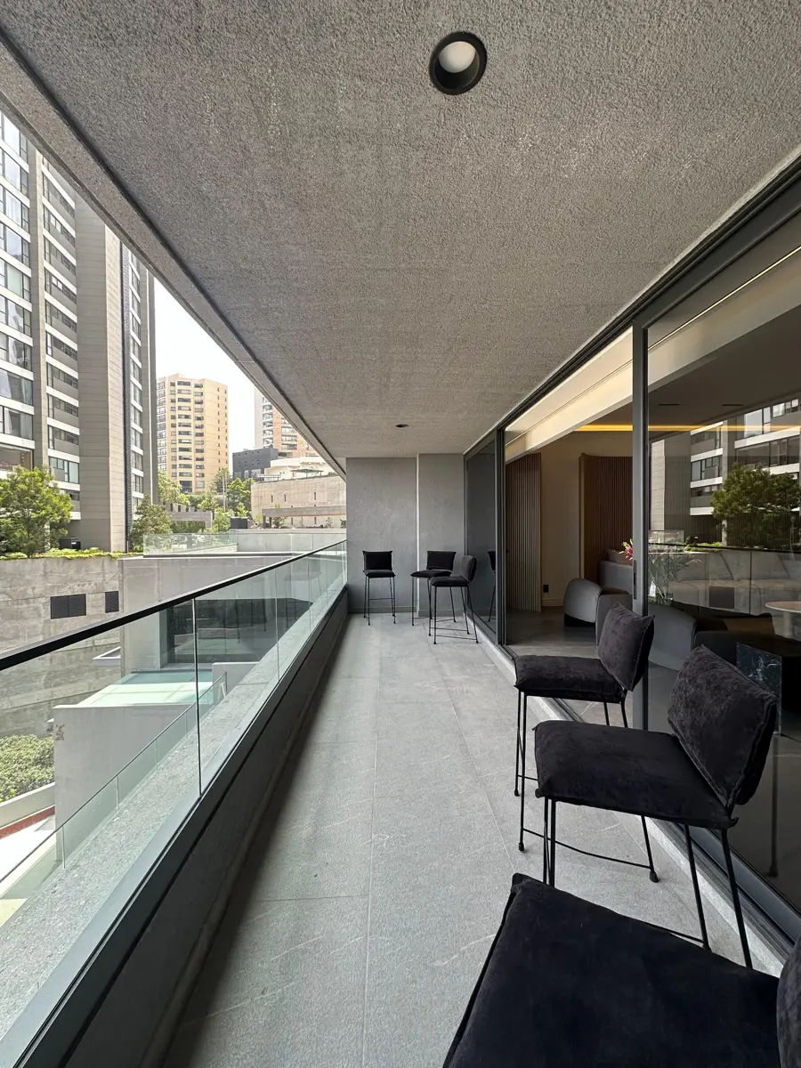 Vista 2 de Venta de Apartamento en Interlomas con 3 recámaras y amenidades de lujo.