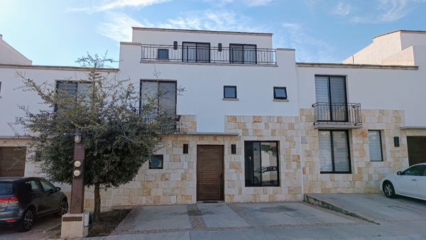 Casa en Venta en El Refugio – Torre de Piedra