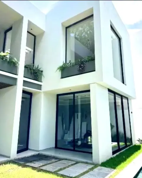 ??Hermosa casa en venta con vigilancia estricta.