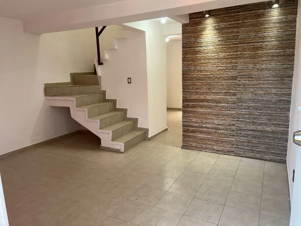 Casa en venta en Los Sauces IV, Toluca — foto 1 de 15