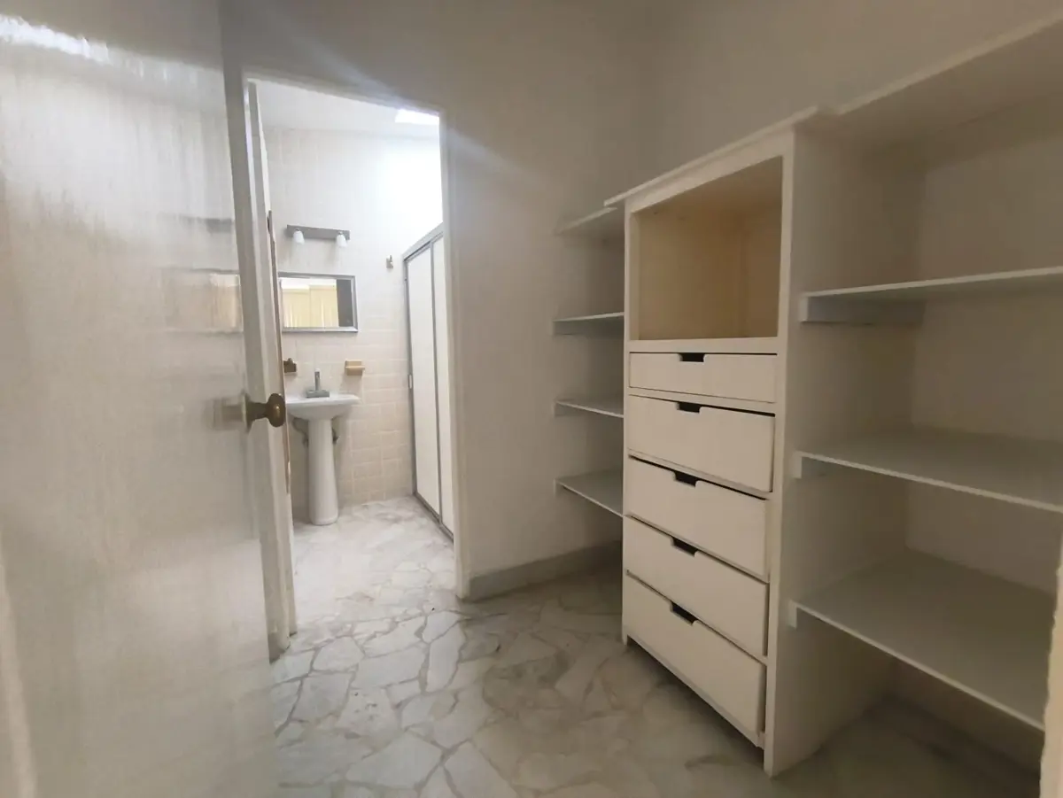 Vista 2 de CASA EN RENTA, UN PISO