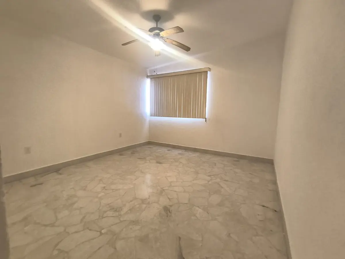 Vista 3 de CASA EN RENTA, UN PISO
