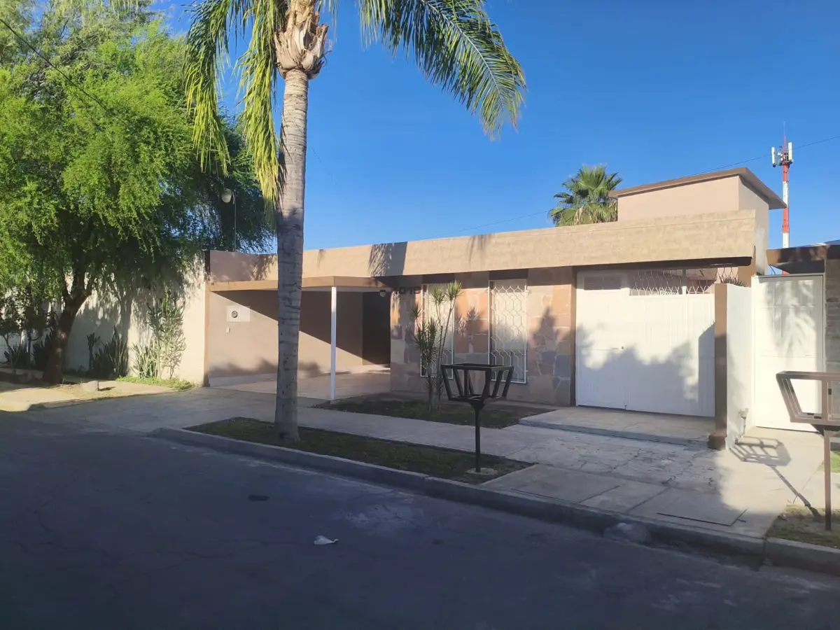 CASA EN RENTA, UN PISO CASA EN RENTA, UN PISO