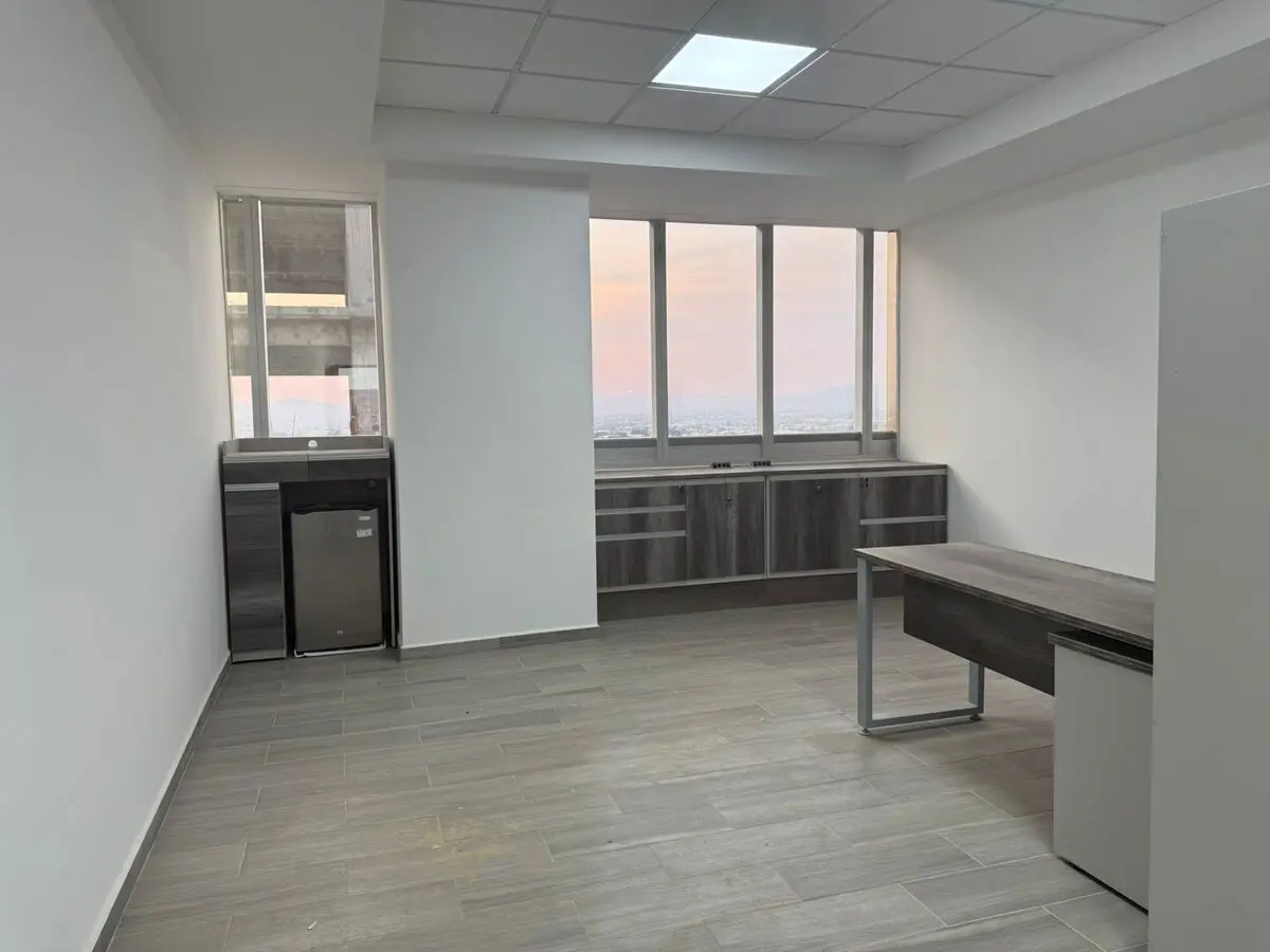 Oficina en renta en Villas Santa Julia, León — foto 1 de 11