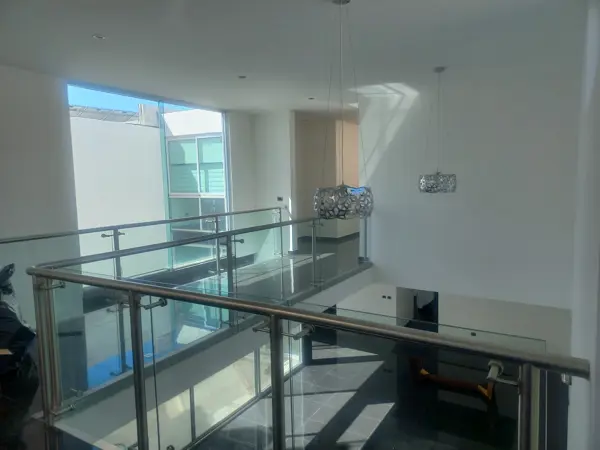 Renta de Amplia y Moderna Residencia en Pedregal de Queretaro — foto 1 de 42