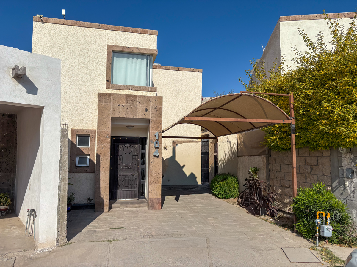 CASA EN VENTA TOTALMENTE EQUIPADA EN RESIDENCIAL SENDEROS !!! CASA EN VENTA TOTALMENTE EQUIPADA EN RESIDENCIAL SENDEROS !!!