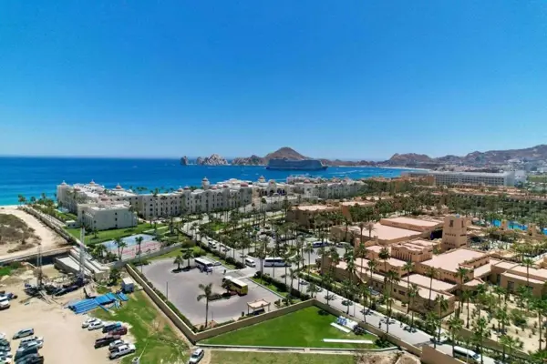 DEPARTAMENTO EN VENTA EN  AMATERRA CABO SAN LUCAS A 350 METROS DE PLAYA EL MEDANO EN LOS CABOS