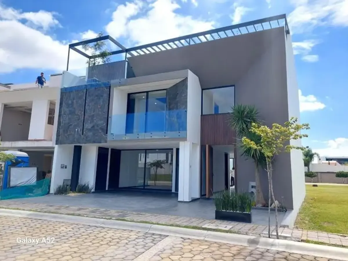 Casa en venta en Lomas de Angelópolis, Ocoyucan — foto 1 de 54