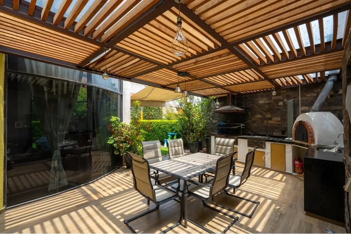 Casa en venta en San Nicolás Totolapan, La Magdalena Contreras — foto 1 de 32