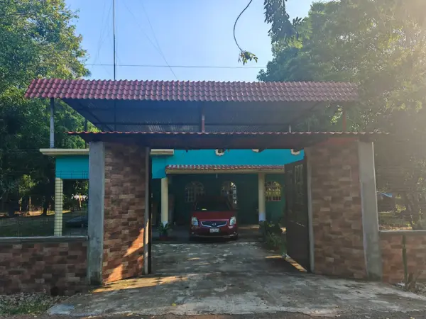 Casa en Venta en Bosques de La Sierra, Teapa, con 3 Recámaras y Amplio Terreno