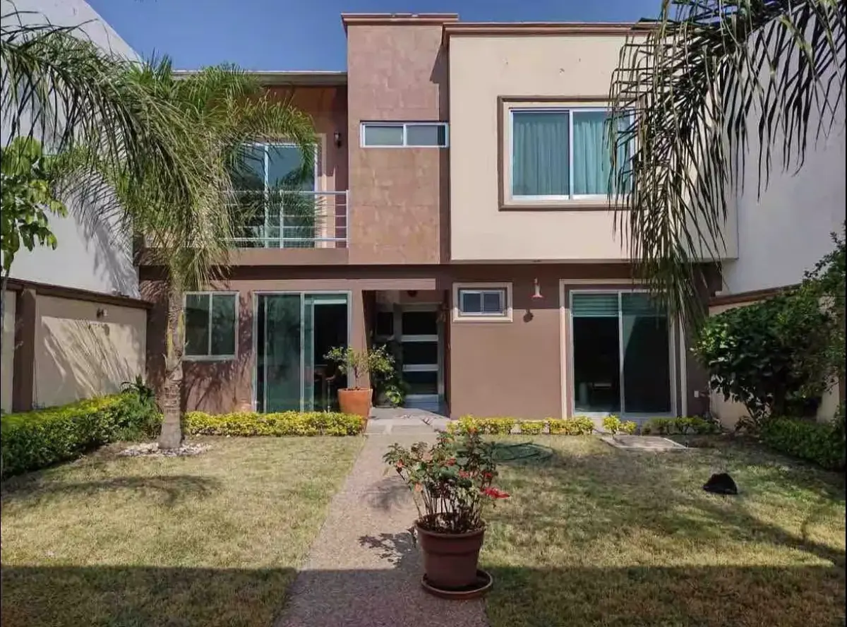 Casa en venta en La Hacienda, Irapuato — foto 1 de 44