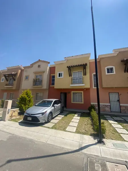 Se vende casa cerca de plaza explanada Pachuca y universidades