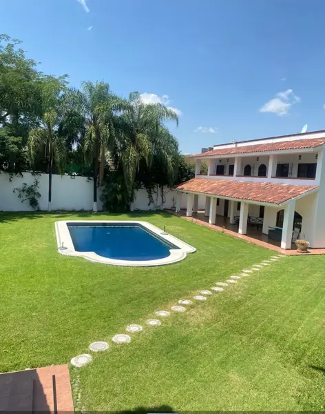 Hermosa casa en VENTA !! En Xochitepec Mor. Precio: 7,900,000.oo ps. 1500 mts. Tel. 722 413 2540