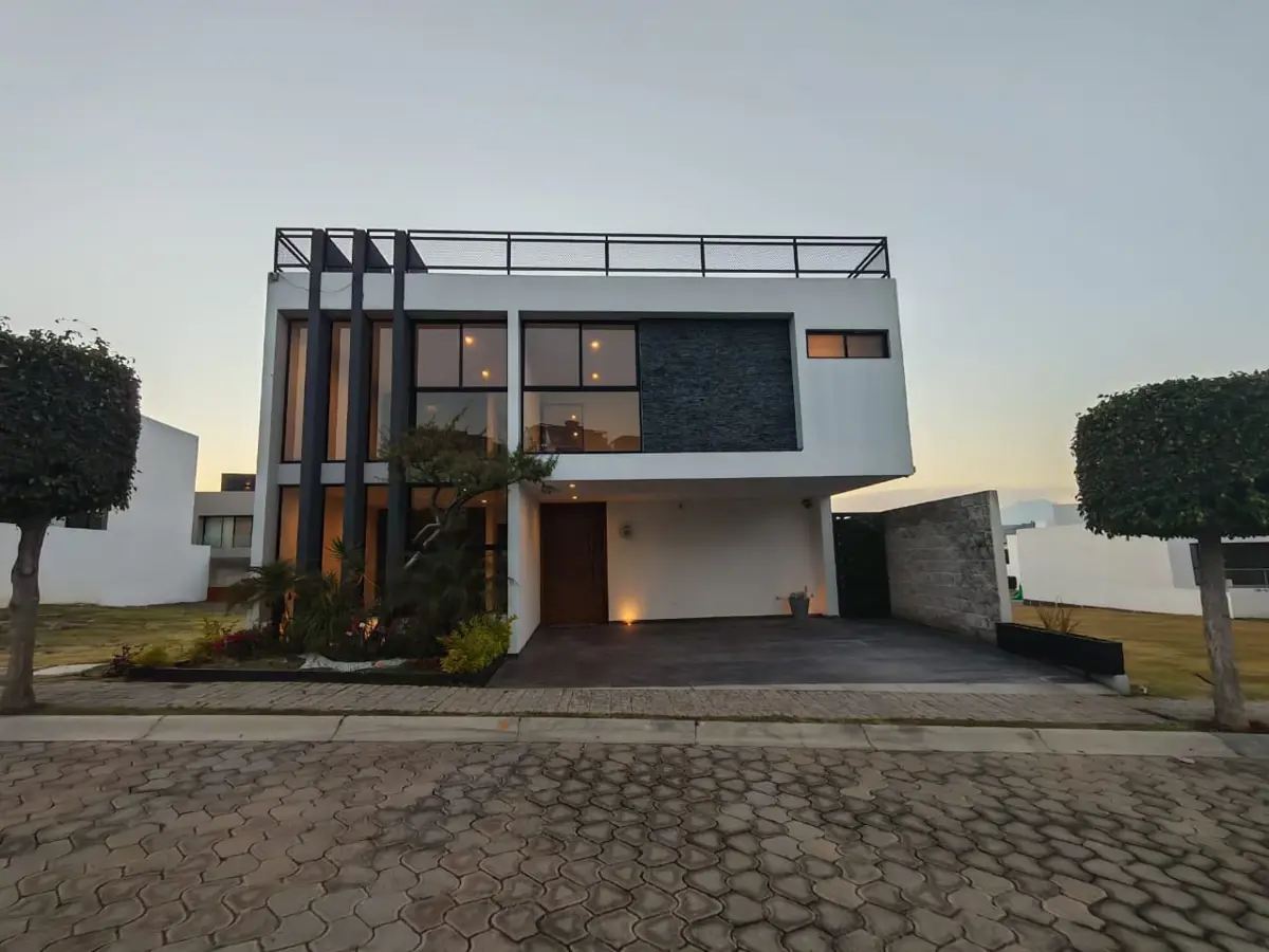 Casa en venta en Lomas de Angelópolis, Ocoyucan — foto 1 de 53