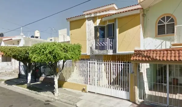 Bonita Casa de Recuperacion Bancaria con Una Excelente Ubicacion y Gran Precio de Venta