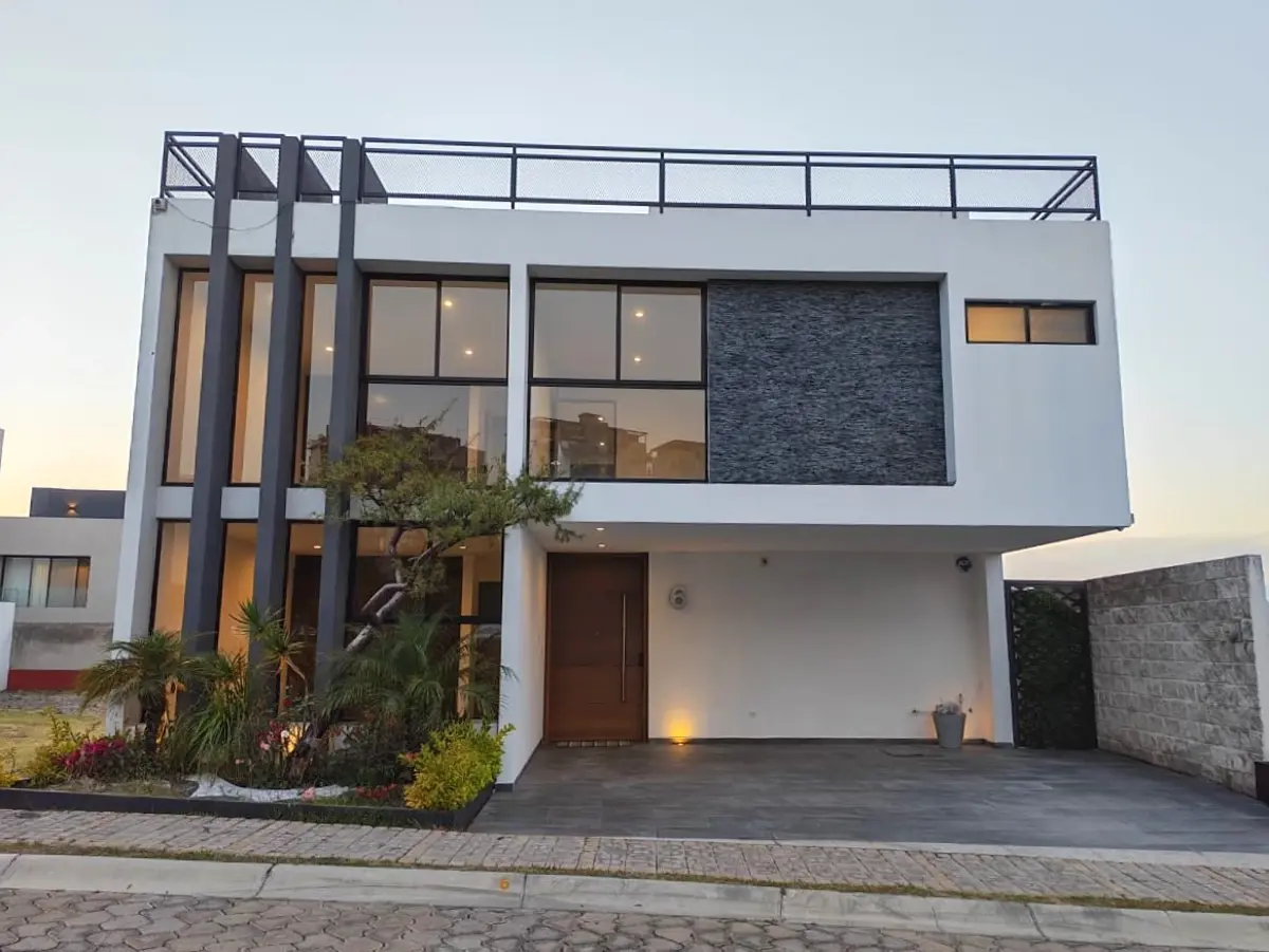 Casa en venta en Lomas de Angelópolis, Ocoyucan — foto 1 de 53