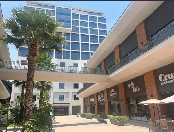 CONSULTORIO EN VENTA EN MAS MEDICA (ZONA NORTE)