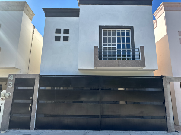 Venta de Casa en Ampliación Senderos, Torreón - Frente a Área Verde