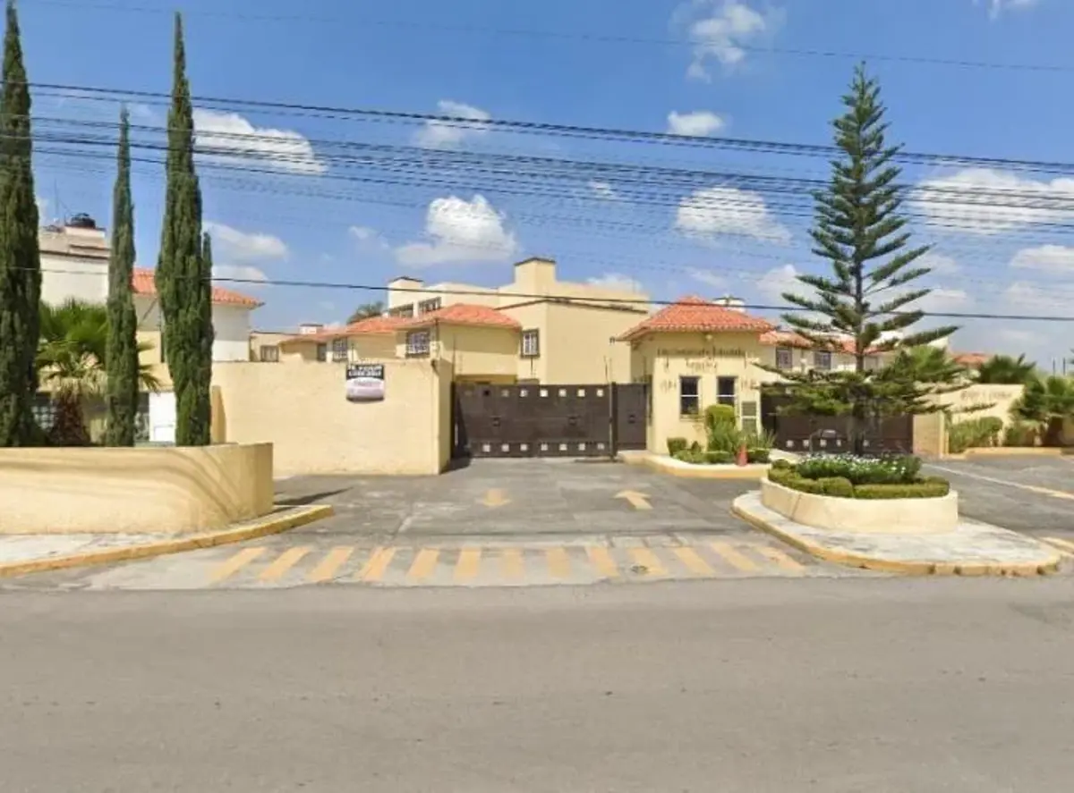 Casa en venta en Residencial Los Cerezos, Metepec — foto 1 de 19