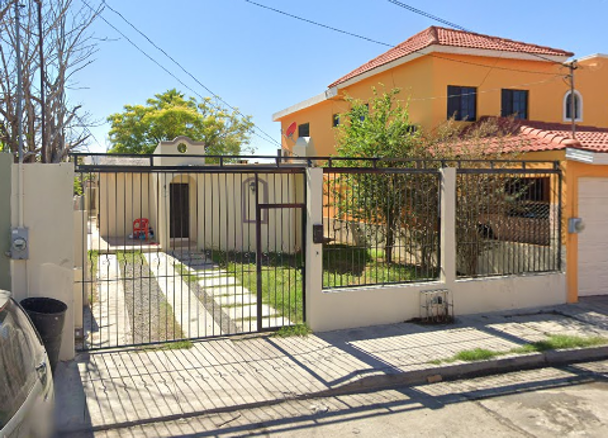 Casa en venta en Jardines de Satelite, Matamoros — foto 1 de 7