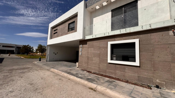 Casa en venta en Los Arrayanes, Gómez Palacio — foto 2 de 37