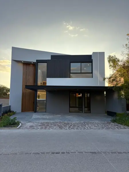 Casa en Venta con Excelentes Acabados en Altozano, Querétaro Casa en Venta con Excelentes Acabados en Altozano, Querétaro