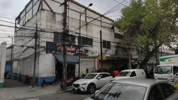 Bodega bien ubicada de dos pisos en venta en Buenos Aires, Ciudad de México