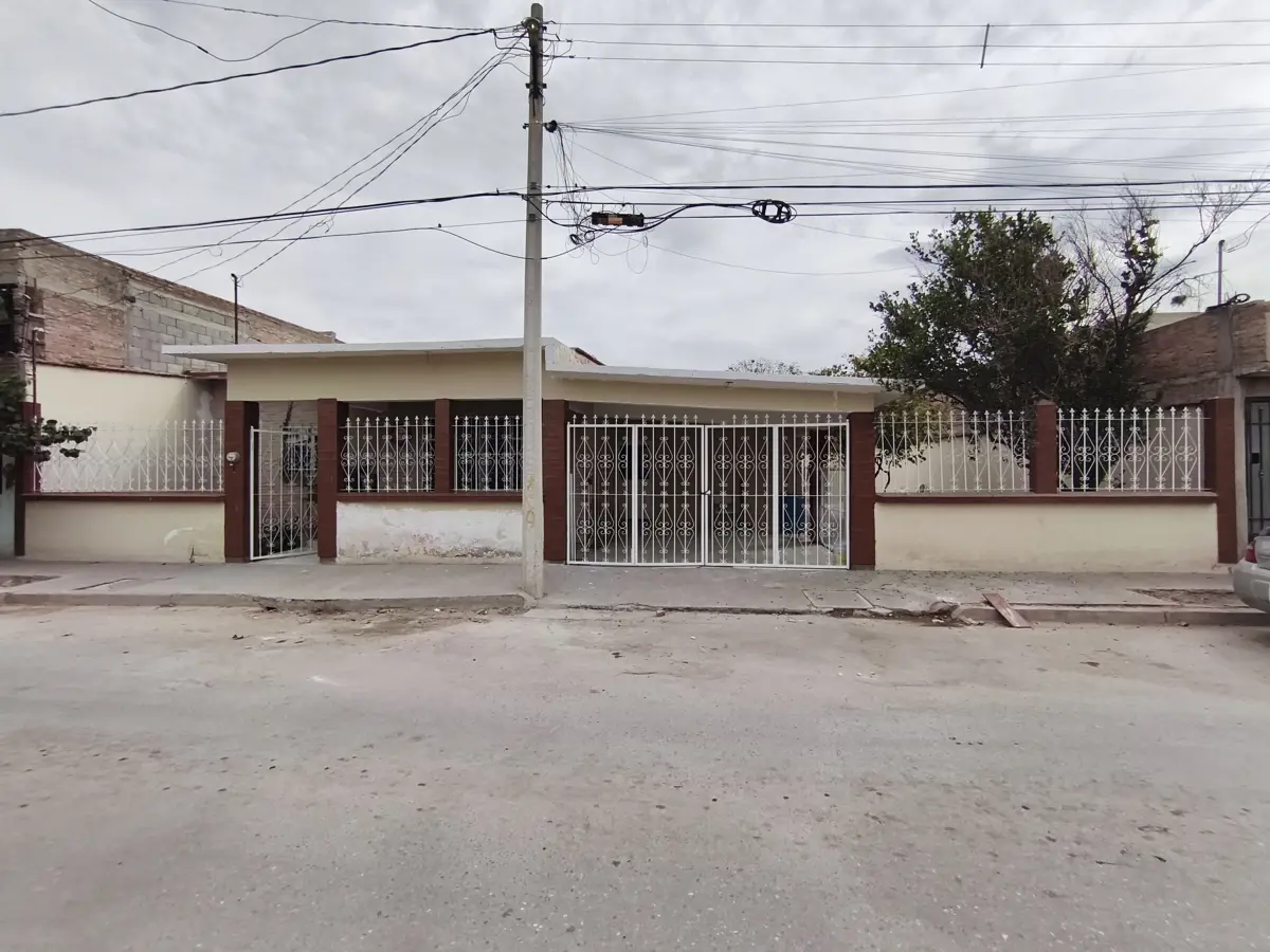 Casa de 1 piso en Lerdo antes de Periférico, 5 recámaras y 3 baños Casa de 1 piso en Lerdo antes de Periférico, 5 recámaras y 3 baños