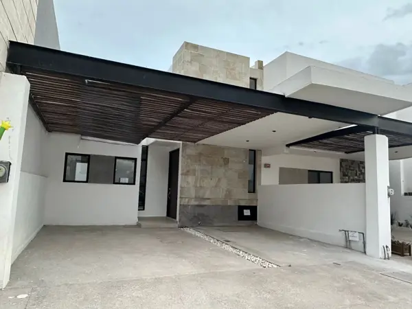 Viñedos Casa con Recamara en Planta Baja en Venta