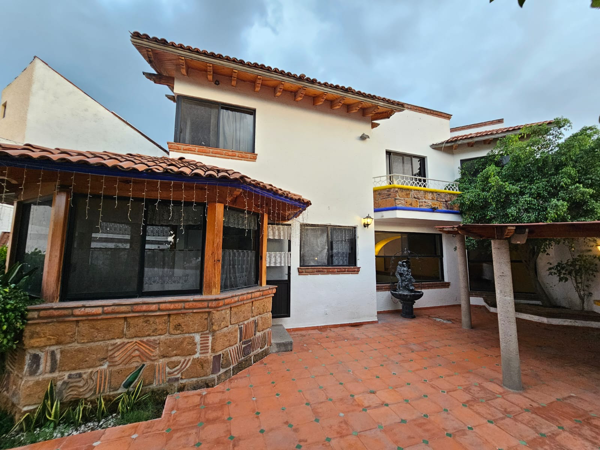 Casa en Venta o Renta en Claustros del Parque, Querétaro – Espaciosa y Bien Ubicada