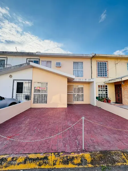 CASA EN VENTA EN LAGUNA REAL, AREA PRIVADA