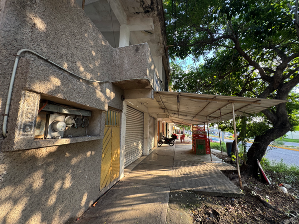 PROPIEDAD SOBRE EL LIBRAMIENTO JUNTO A FARMACIAS SIMILARES Y OXXO EN LÁZARO CÁRDENAS