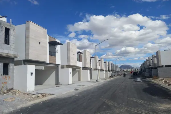 Casa en venta en Universidad la Salle, Saltillo — foto 2 de 15