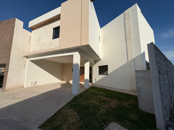 Estrena casa con Alberca en Sector Viñedos