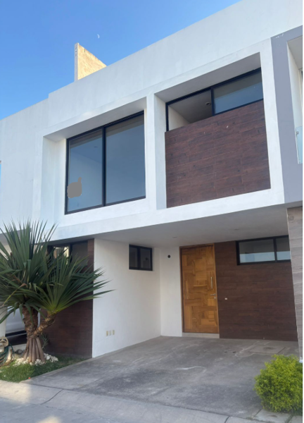 Hermosa Casa en Sendas Residencial ,capital Norte. Coto Manzanos