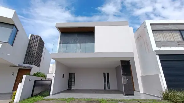 CASA EN VENTA CON ALBERCA EN FRACC. PUNTA TIBURON EN LA RIVIERA VERACRUZANA