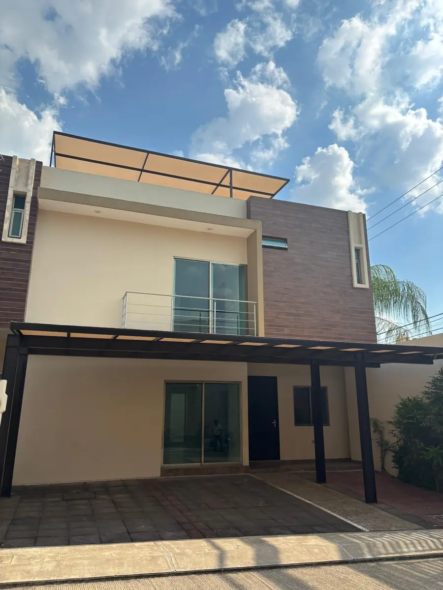 Casa en venta en Villa de los Arcos, Centro — foto 1 de 44