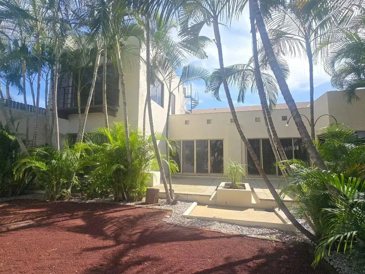 Casa en venta en Lomas de Acapatzingo, Cuernavaca — foto 1 de 44