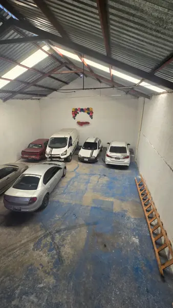 Bodega en renta a 2 minutos de avenida de la luz