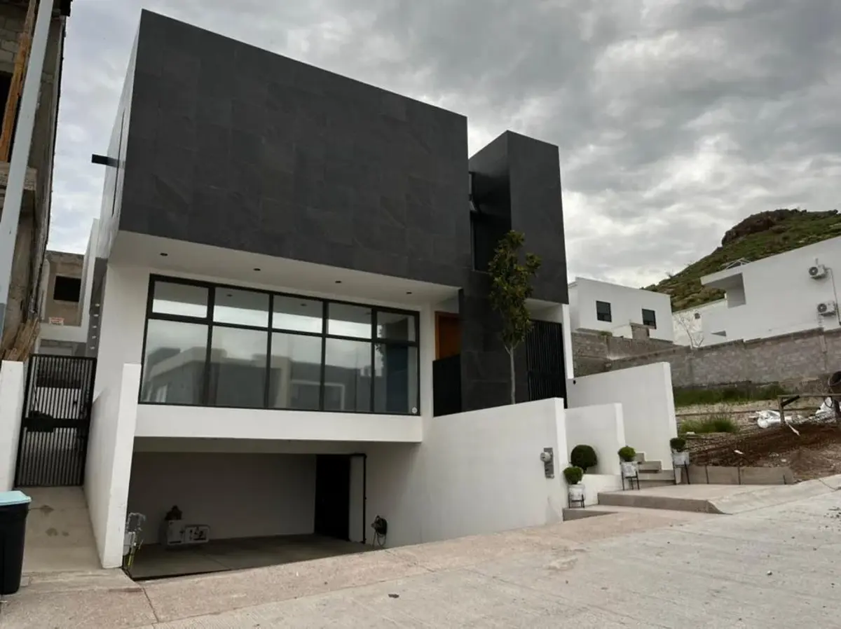 Casa en venta en Asturias Residencial, Chihuahua — foto 1 de 7