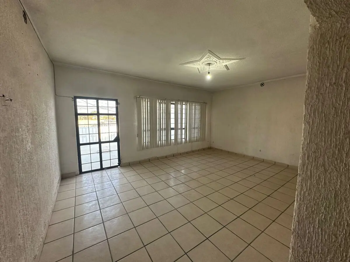 Local en venta en El Coecillo, León — foto 1 de 11