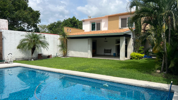 Casa en Venta con Alberca en Viyautepec, Yautepec