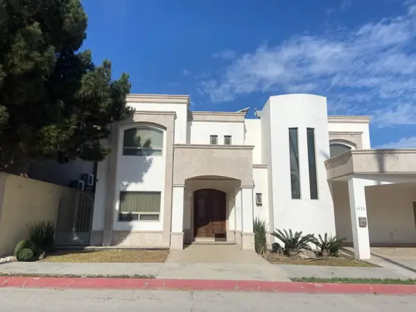 Casa en Renta en Jardines de Versalles, Saltillo - Amplia y con Comodidades
