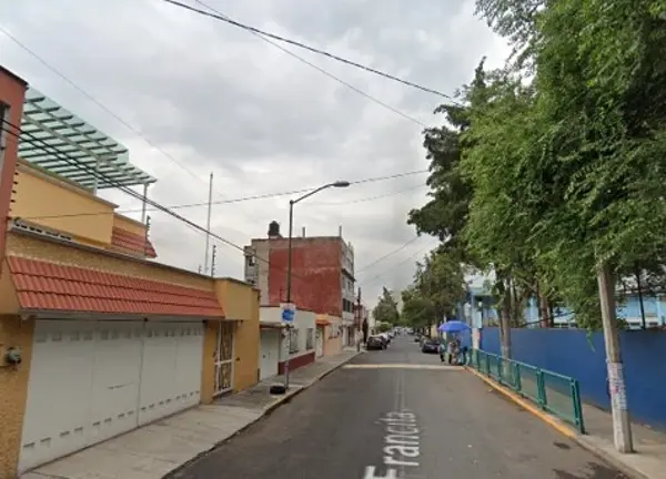 Casa en REMATE BANCARIO en la Petrolera Azcapotzalco.