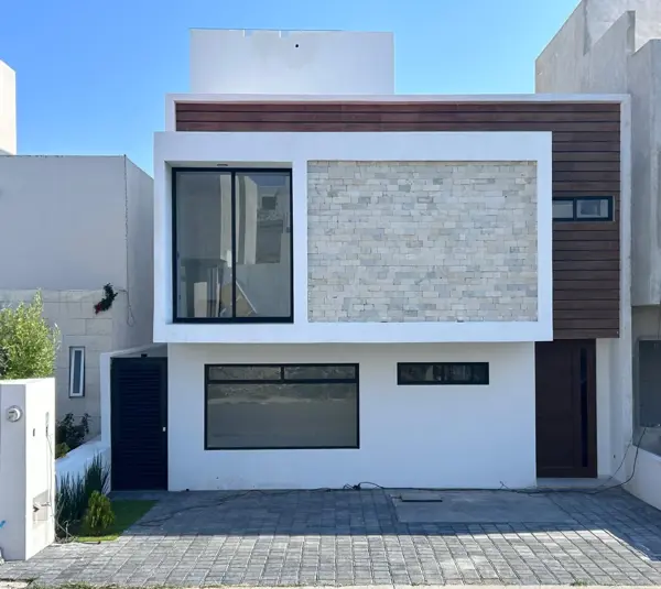 Casa nueva en Venta en Juriquilla, Querétaro: Seguridad y Confort en Gated Community