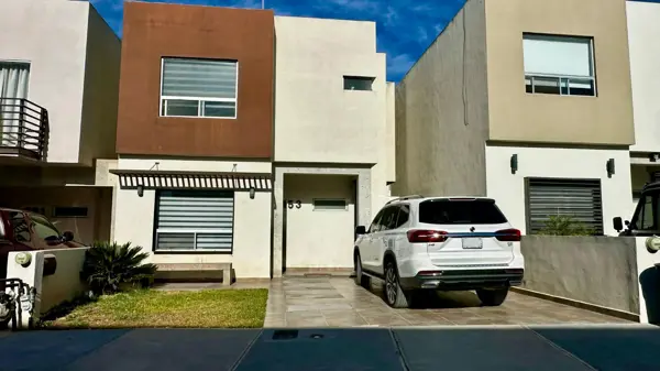 Casa en Venta en Terranova, Saltillo: Espaciosa Propiedad en Comunidad Cerrada