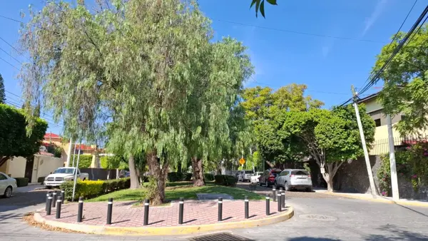 Amplia CASA en Venta CON ELEVADOR en Álamos 2da Secc