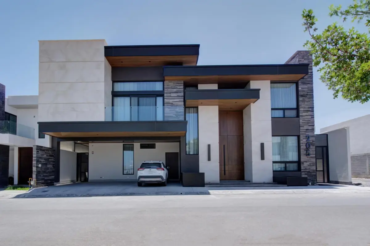 Casa en venta en Rincón de los Encinos, Saltillo — foto 1 de 24